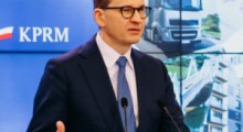 Morawiecki: Obniżamy VAT na paliwo 